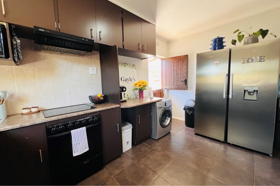 To Let 4 Bedroom Property for Rent in Goodwood Estate Western Cape
